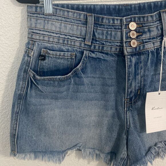 NWT- KanCan- high rise medium wash denim jean shorts- size 9/28 - Picture 2 of 10